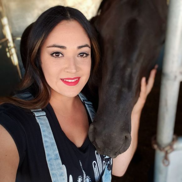 Meet your Posher, Fandee - Picture 1 of 1